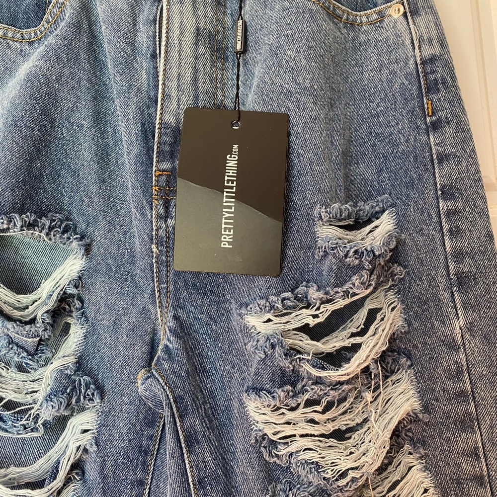 🆕 PrettyLittleThing Distressed Jeans - Picture 8 of 12